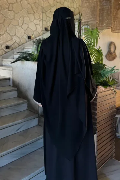 طرحة فاطم السوداء